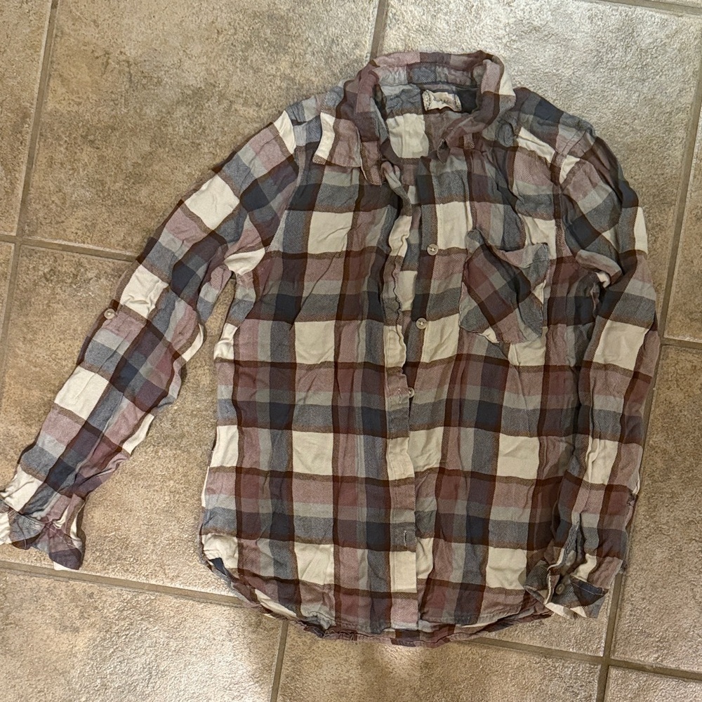 Women’s lightweight Plaid Button-Up Shirt